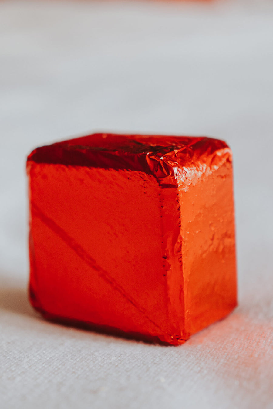 Bath Bomb – Pomegranate and petals (small cube)
